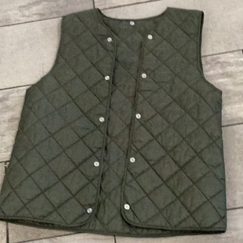 EAC quilted olive lightweight Vest  size medium